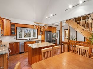 28 David Post Rd, Annandale, NJ 08801