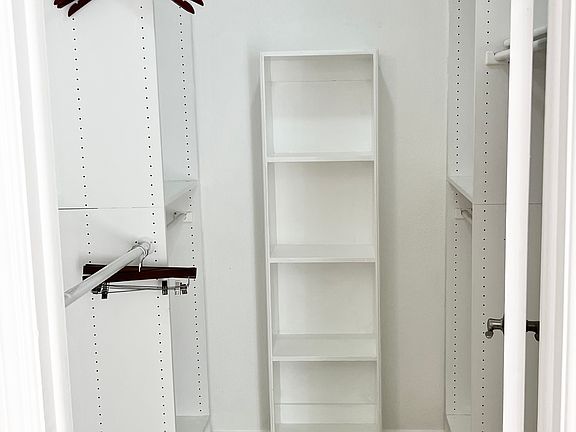 2nd image of 513 Tawny Oaks Pl