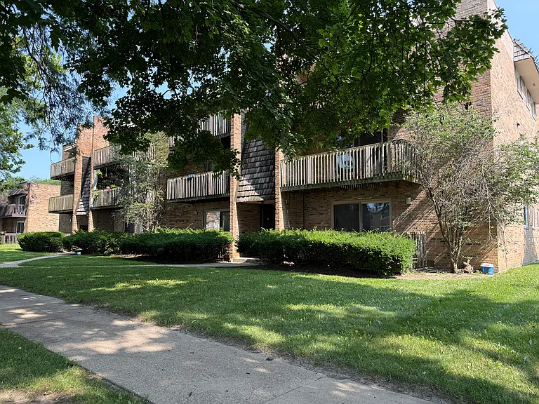 4140 Lindenwood Dr #2D — Photo 2