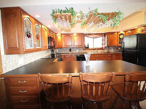 3rd image of 395 Roberts Ln