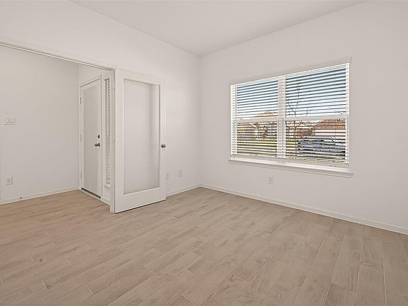 4th image of 2203 Port Jackson Dr