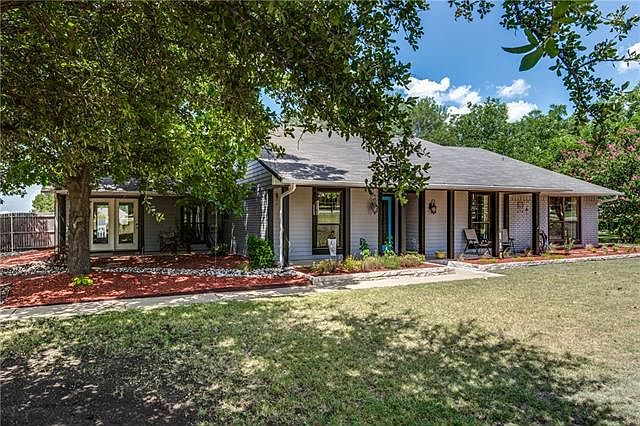 1st image of 13885 Red Oak Cir S