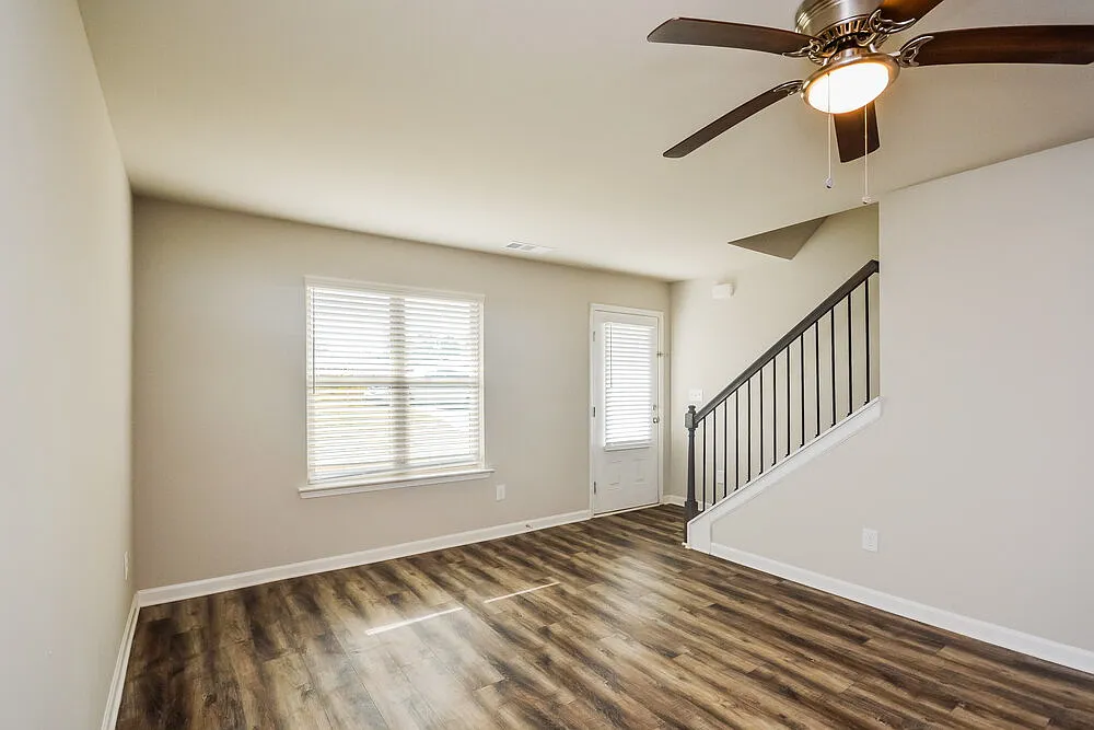 4 bed, 2.5 bath, 2219 sqft, $2,195 — Photo 4