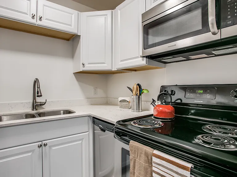 The Abbey Apartment Homes — Photo 9
