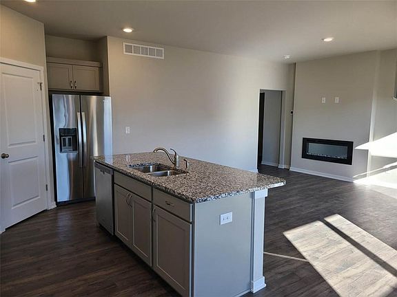 5th image of 2803 NW 41st St