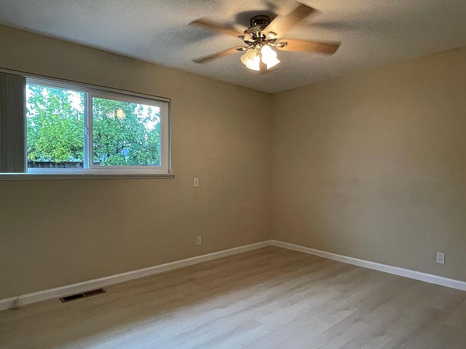 1st image of 3965 Bismarck Dr