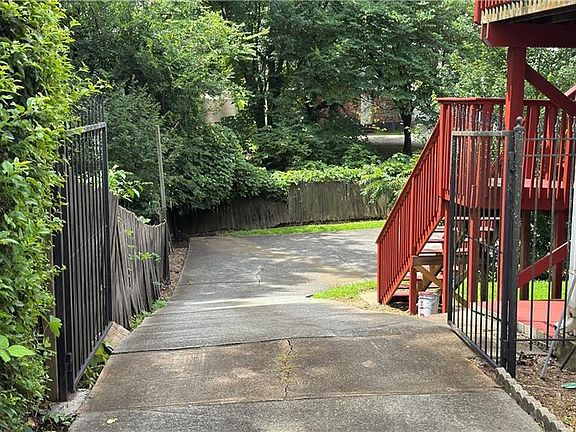 5th image of 507 Boulevard Pl NE