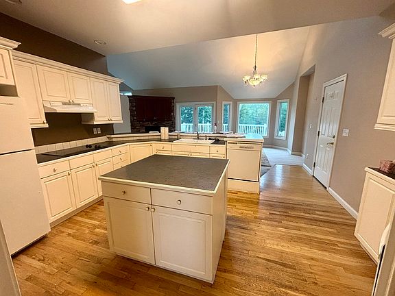 4th image of 36 Red Fox Ln