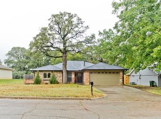 8313 Juniper Dr, North Richland Hills, TX 76182