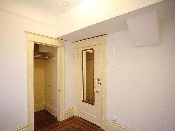 5th image of 726 Green St