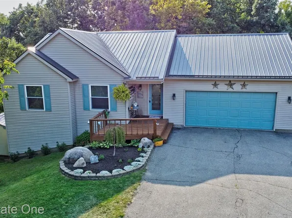 5327 Edgar Rd, Clarkston, MI 48346