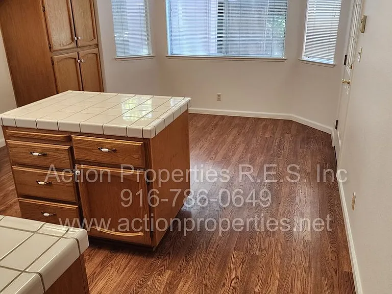 1417 Hurlston Way — Photo 29