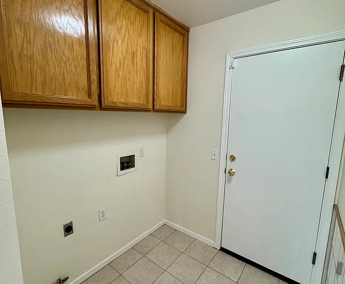 9101 Redwater Dr — Photo 12