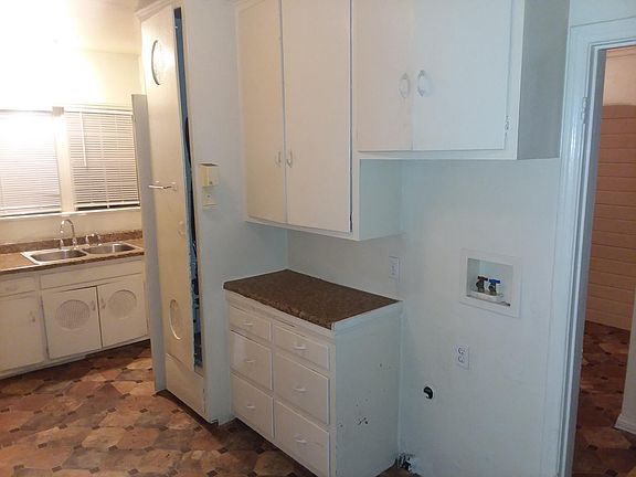 4th image of 1013 W 65th St
