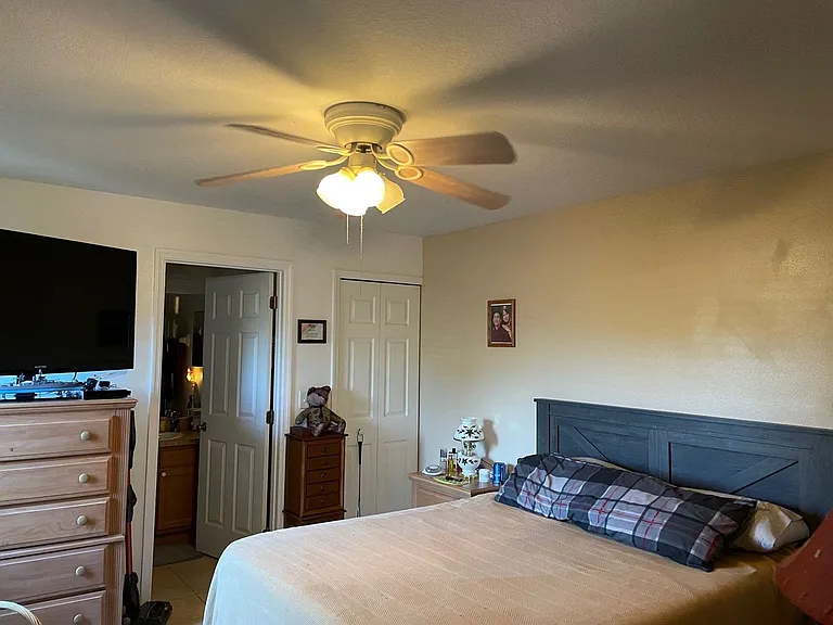 1034 Glencove Ave NW — Photo 9