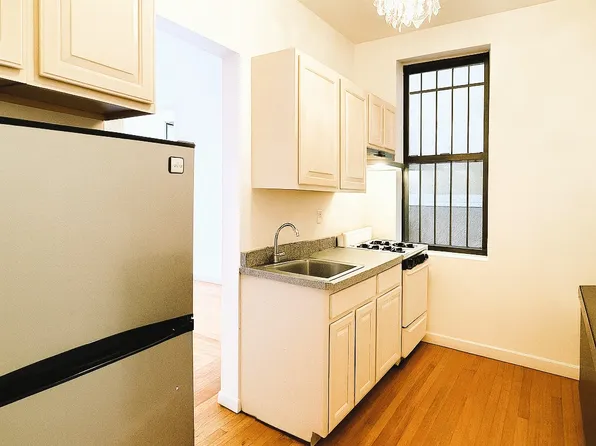 199 East 7th Street image 4 of 7