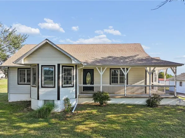 32130 W 363rd St, Osawatomie, KS 66064