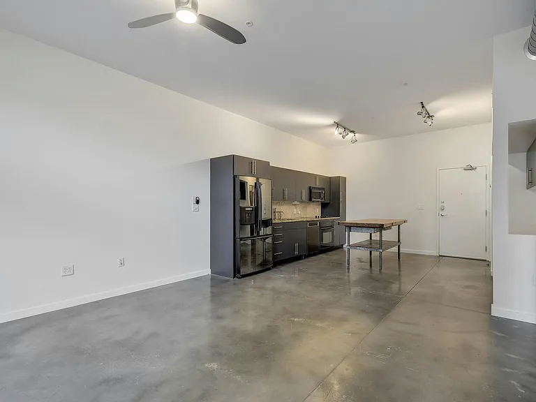 2124 E 6th St #202 — Photo 8