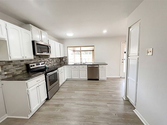 2nd image of 2005 Victoria Rd