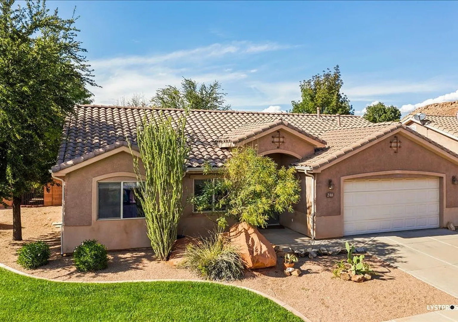 Painted Desert Beauty! Corner home! — Photo 1