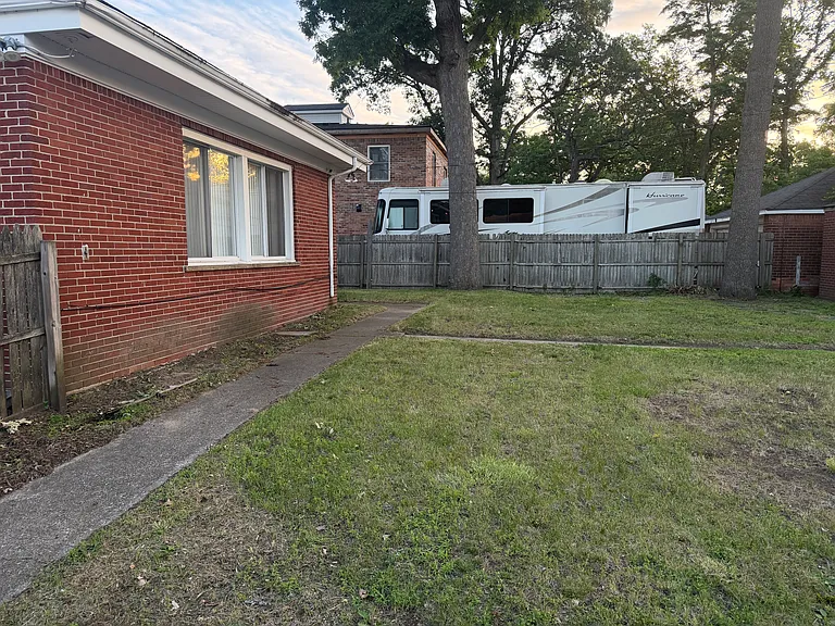 4242 W Outer Dr #1 — Photo 8