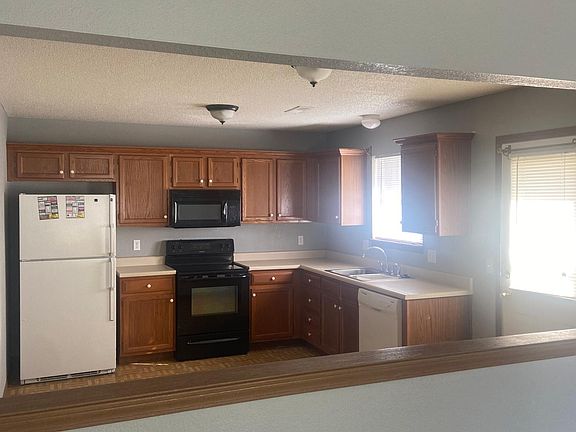 5th image of 800 NW Willow Dr