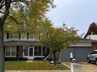 592 Sycamore Ln, Wheeling, IL 60090