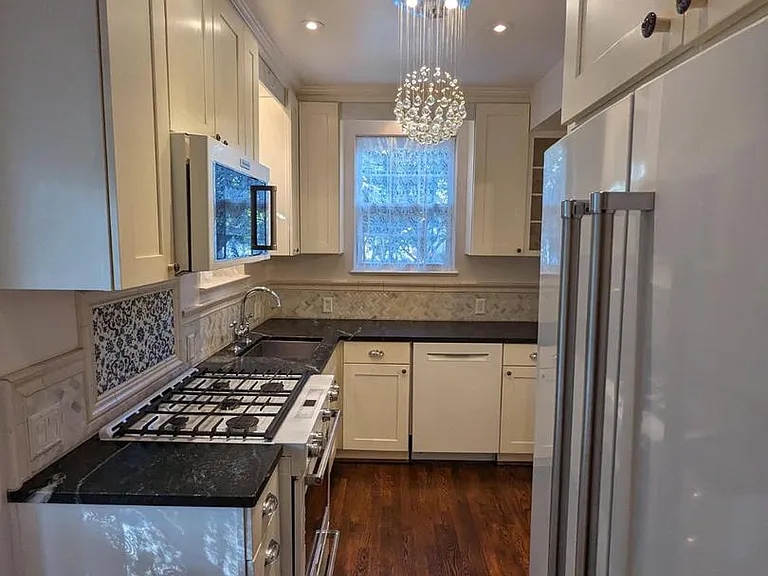 4910 Crescent St — Photo 17