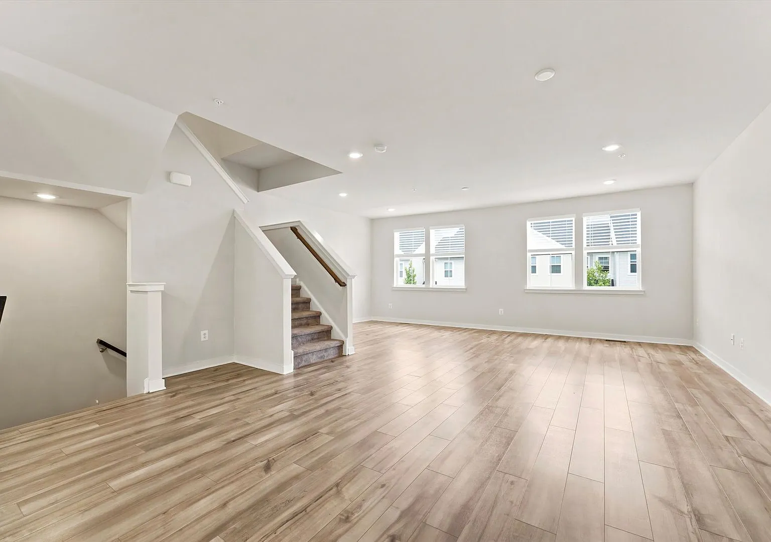 3 B/2.5B Townhome in Downingtown School District — Photo 4