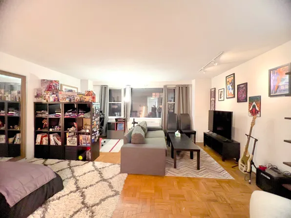 139 East 33rd Street 4D image 2 of 11