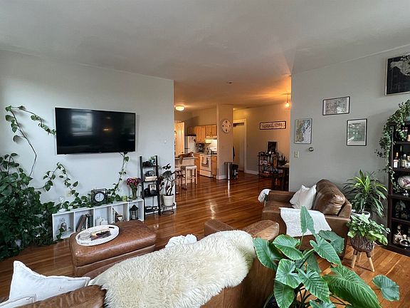 3rd image of 104 Green Street