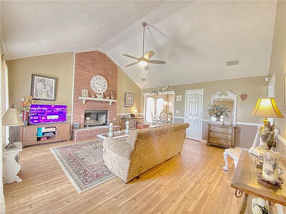 3rd image of 285 Lee Road 2051