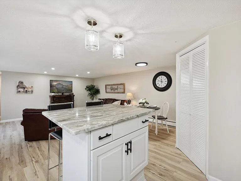 26 N Aurora Rd — Photo 8