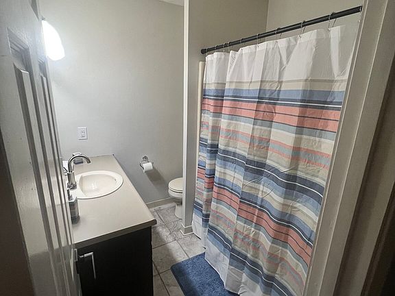 5th image of 527 University Cir