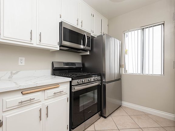 4th image of 11945 Darlington Ave APT 9