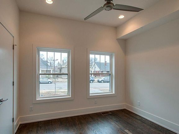 4th image of 916 15th Ave S #A