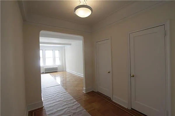 Rented by Siderow Residential Group | media 10
