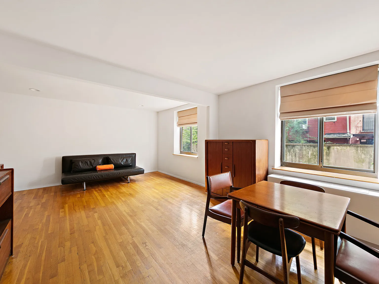 445 West 19th Street — Photo 2