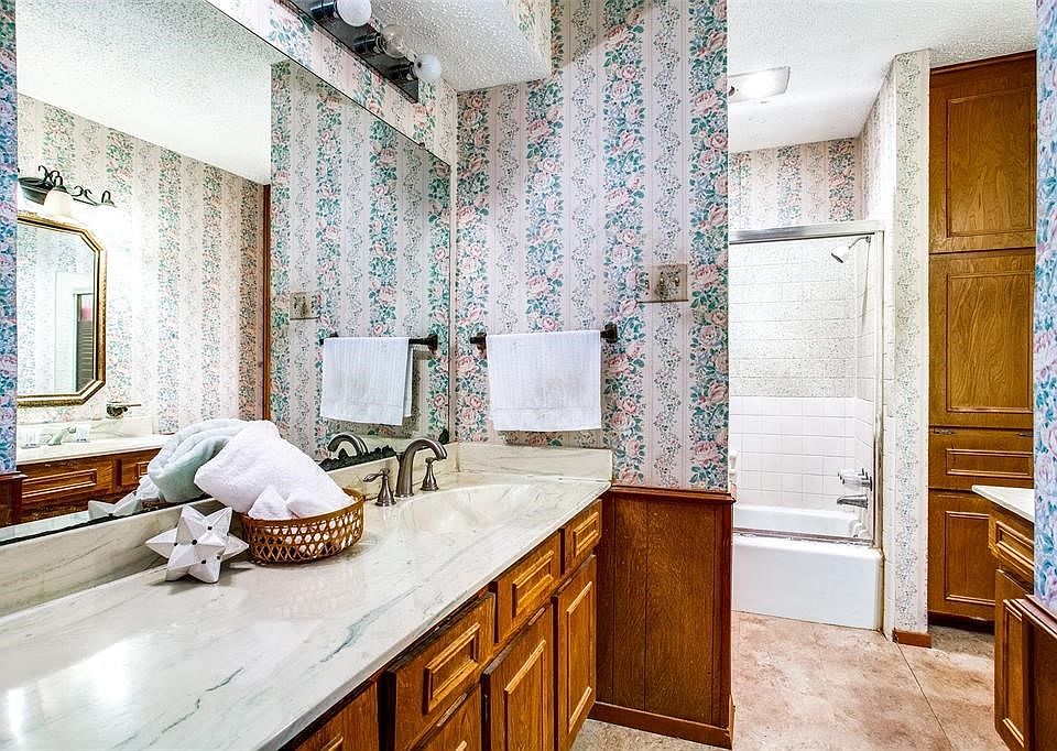 2nd image of 300 Casa Grande Ct