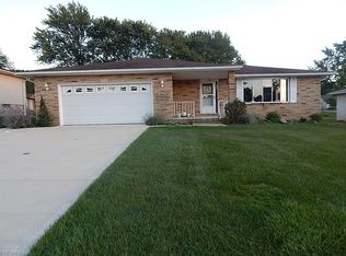 1190 Applewood Dr, Seven Hills, OH 44131