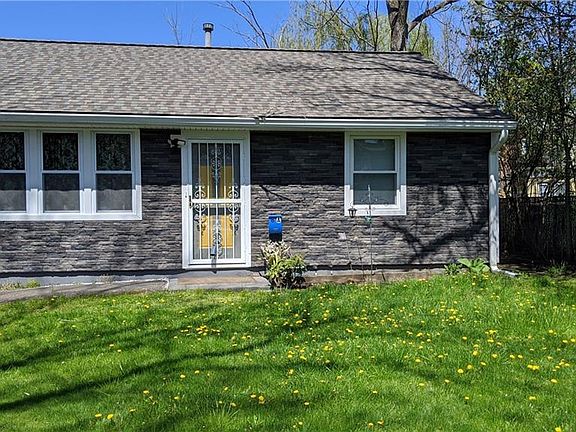 2nd image of 6A Ross Ave