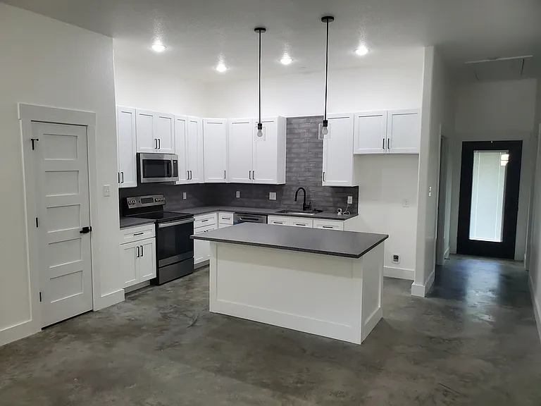 100 Nathan Ln — Photo 13