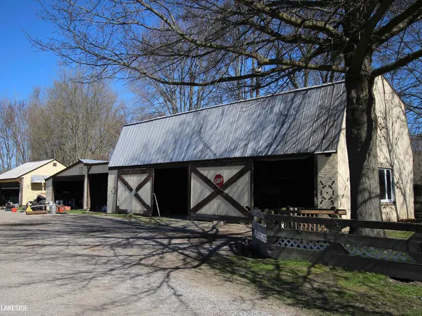 7670 River Rd, Marine City, MI 48039