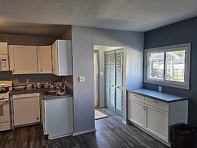 3rd image of 3290 Tod Ave NW