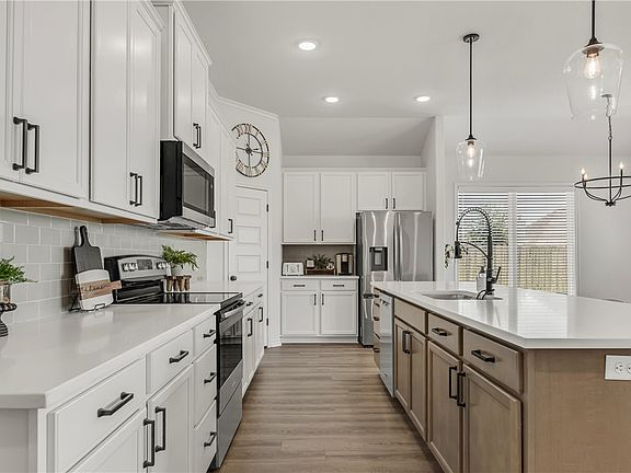 3rd image of 3100 Brady Ct