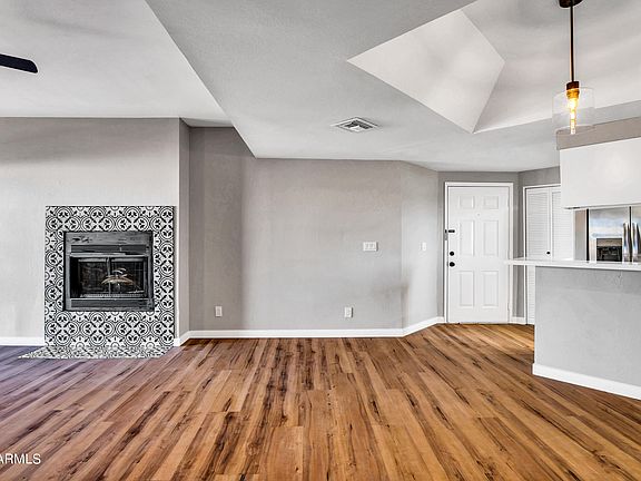 4th image of 1352 E HIGHLAND Avenue #212
