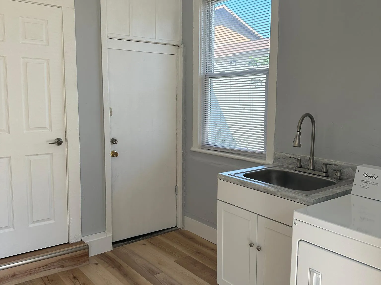 1 bed, 300 sqft, $420 — Photo 4