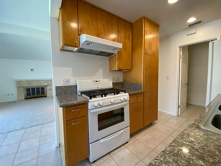 322 Fireside St — Photo 7