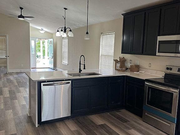 5th image of 984 Beaver Creek Way