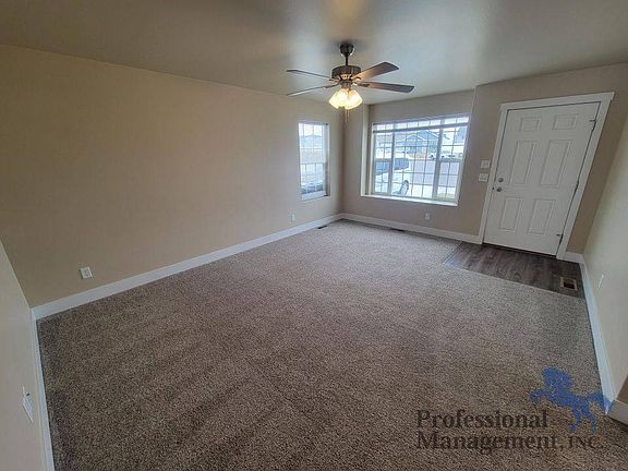 2nd image of 2313 Acacia Cir
